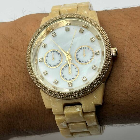 Gold & Cream Men’s Watch - Picture 2 of 4